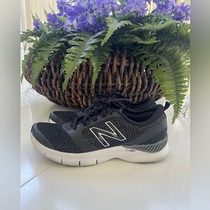 New Balance 711 Wmn 8B black shoes training cross training athletic WORN ONCE